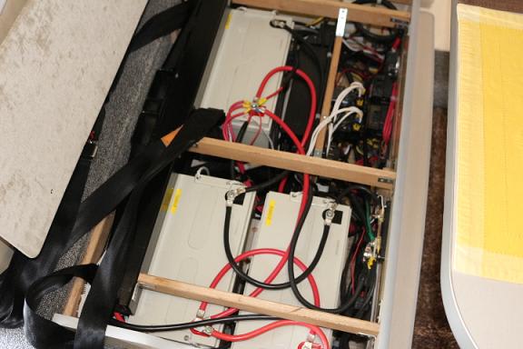 サブバッテリー100ah×3バンテックキャンピングカー/純正/新車取