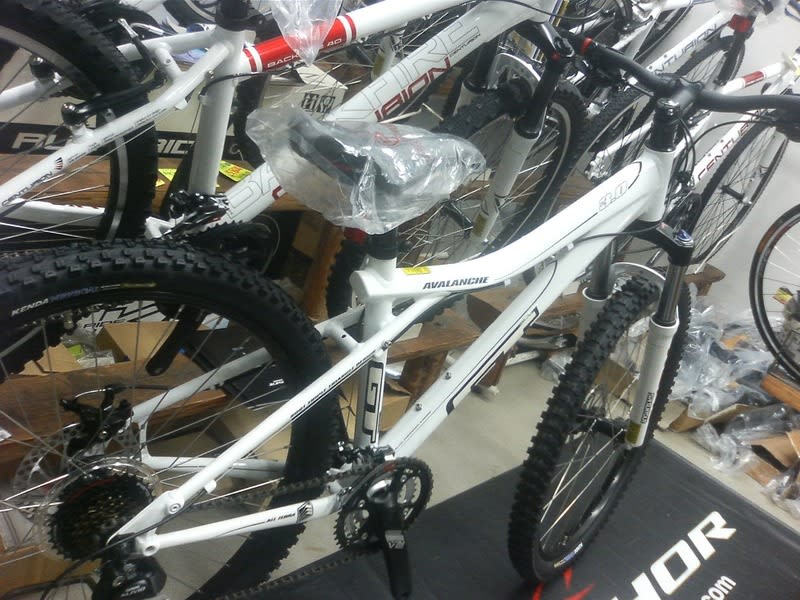Yahoo!オークション - GT AVALANCHE 3.0 26インチMTBアルミ