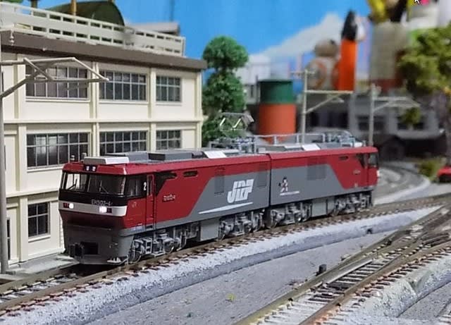 KATOの3037 EH500(2次形)と3037-1 EH500 3次形 KATOの3037 EH500(2次形)と3037-1 EH500 3次形
