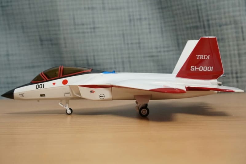 TRDI 戦闘機 浮き立っ フュギィア
