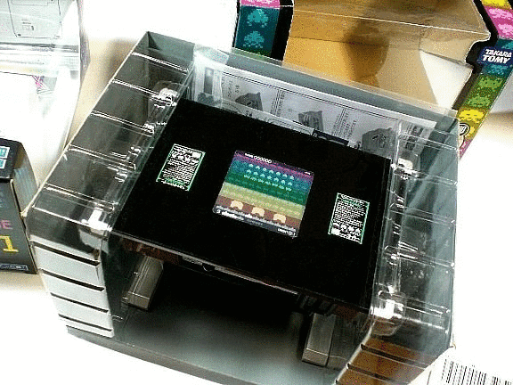 スペースインベーダー ゲーム筐体型バンク・タカラトミー