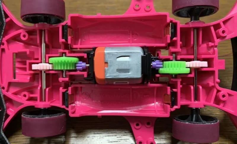 Ｎｏ．2 ミニ四駆 MSフレキ ピンクシャーシ ギア位置出し加工済み モーター付 No．2 ミニ四駆 MSフレキ ピンクシャーシ ギア位置出し加工