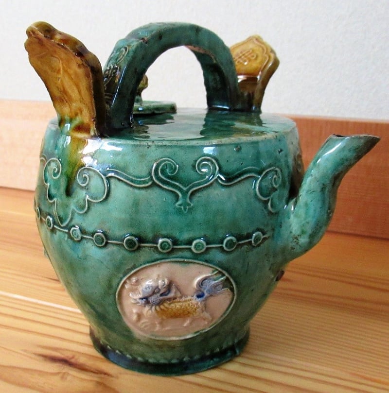 コウチ焼 三彩蝙蝠草花 陽刻文 明末清初