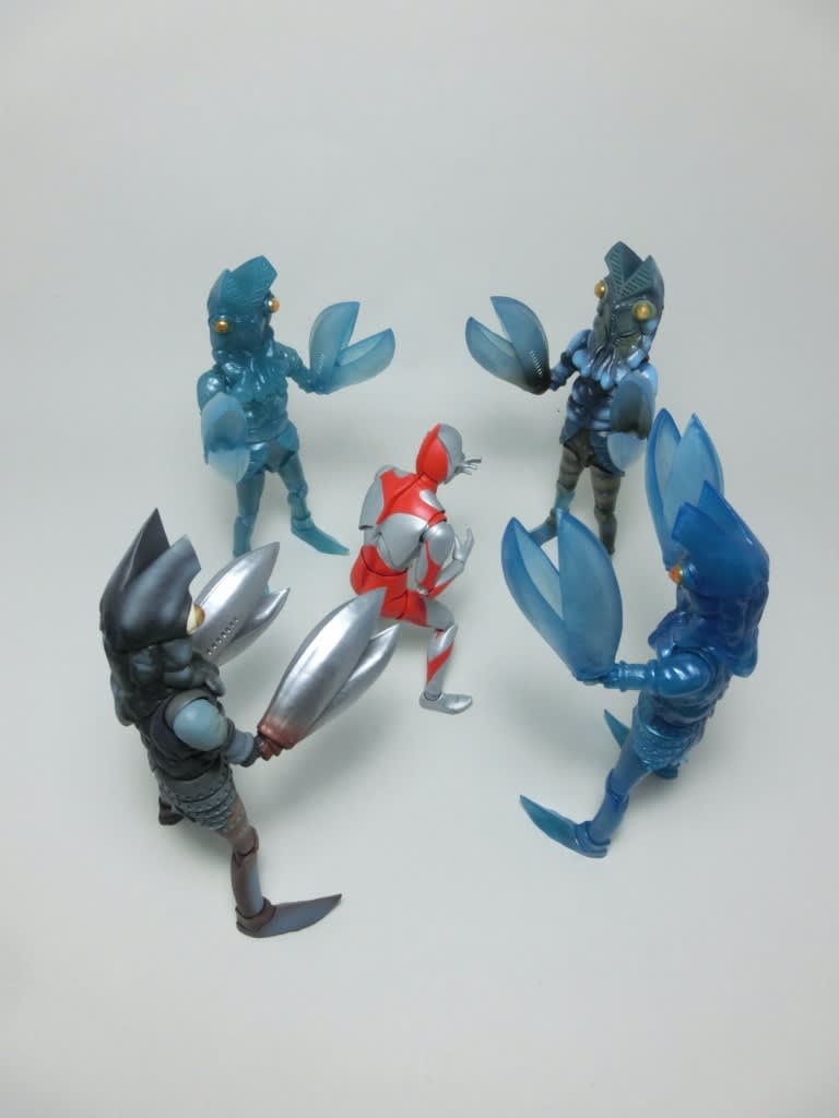玩具紹介 ～S.H.Figuarts バルタン星人 分身体セット～ - とまり