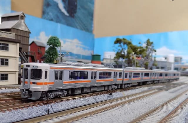 KATOの10-421 313系0番台4両セットと10-422 313系300