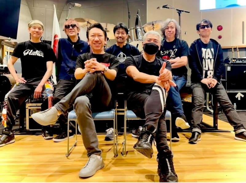 感動の“COMPLEX”、13年ぶりに東京ドームに降臨! - blue deco 感動の“COMPLEX”、13年ぶりに東京ドームに降臨! - blue deco