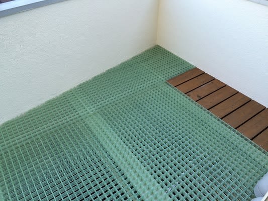 バルコニー床面木部交換工事・FRPグレーチング施工 - 社長ブログ バルコニー床面木部交換工事・FRPグレーチング施工 - 社長ブログ
