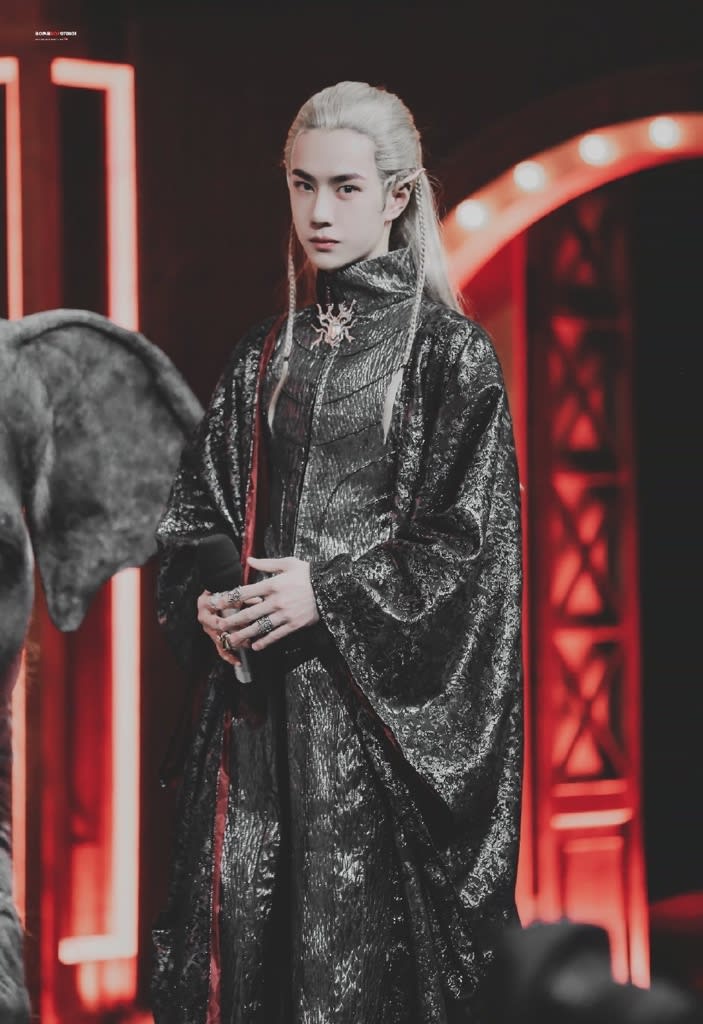 2021/03/04 王一博 cos造型榜young话题TOP1 - 晴れときどき雨神