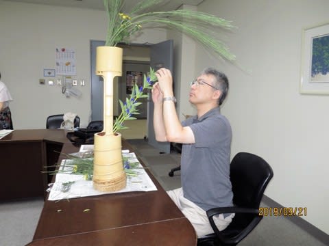 竹の花器・・上下に生ける二重生け・・生花 - 「池坊・花のあけ 竹の花器・・上下に生ける二重生け・・生花 - 「池坊・花のあけ