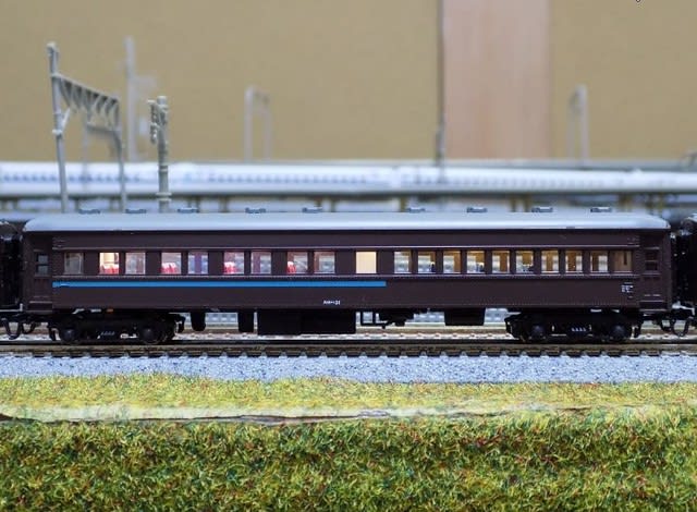 国鉄２０ｍ旧型客車 急行列車８両セット（ぶどう色１号） 新品 - 鉄道模型