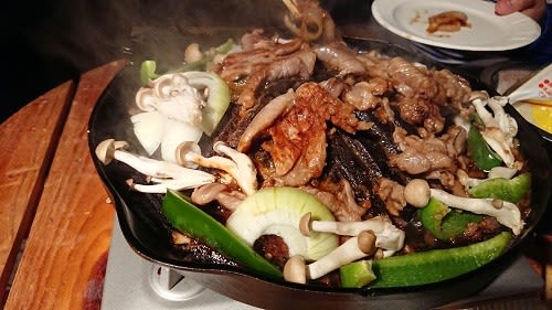 某メーカー 新品】ジンギスカン鍋 煙突プラグ付き「蒼き狼」 喜ばす 調理器具