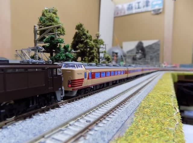KATOの10-528/529 189系国鉄色「あさま」基本/増結セット+ KATOの10-528/529 189系国鉄色「あさま」基本/増結セット+