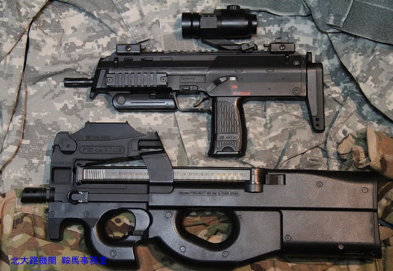FN-P-90:個人防護火器PDWの始祖 & MP-5:高精度短機関銃の元祖 FN-P-90:個人防護火器PDWの始祖 & MP-5:高精度短機関銃の元祖