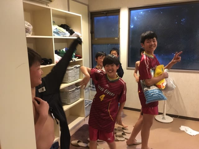 女子小学生 少年サッカー風呂 宿到着…からの風呂！ #アスル遠征 U-12 - テキサスイレブン since 1975