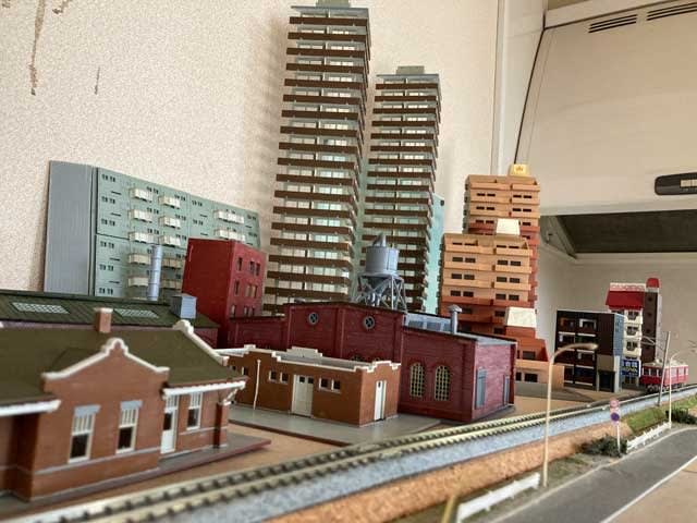 最上の品質な コスミックのタワーマンションを配置してみる（笑） - 光山鉄道 鉄道模型