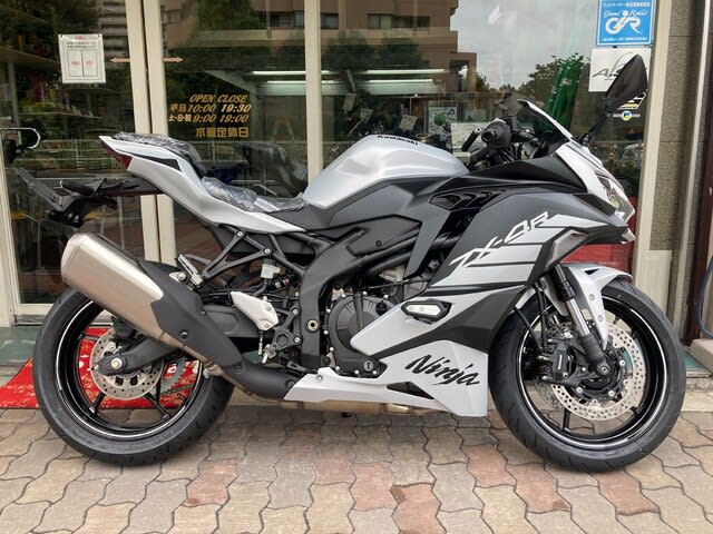 2024/8/29◇2025「ZX-4R」シルバー到着!&年内の再入荷決定です 2024/8/29◇2025「ZX-4R」シルバー到着!&年内の再入荷決定です