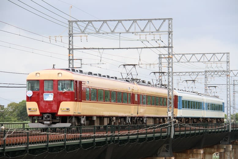 近鉄18400系「あおぞらⅡ」と22000系「Ace」が併結｜鉄道