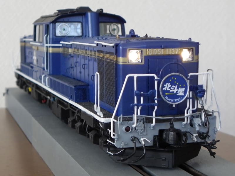 激安 超特価商店街  アオシマ DD51北斗星色 完成画像 - ブログ人Ginga 鉄道模型