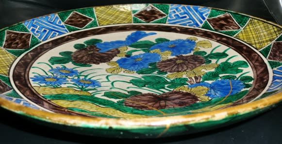 伝再興九谷松山窯 青手草花紋深皿 - 夜噺骨董談義 伝再興九谷松山窯 青手草花紋深皿 - 夜噺骨董談義