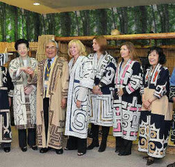 アイヌ民族衣装 首脳夫人ら試着 北海道新聞 アイヌ民族関連報道クリップ アイヌ民族衣装 首脳夫人ら試着 北海道新聞 アイヌ民族関連報道クリップ