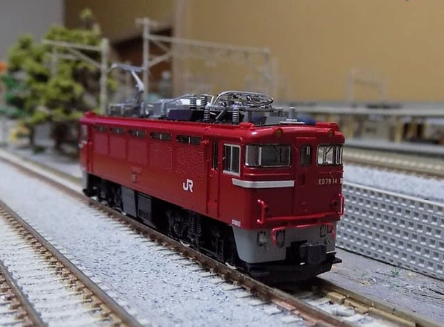TOMIXの2176 ED79形0番台交流電気機関車を見る TOMIXの2176 ED79形0番台交流電気機関車を見る