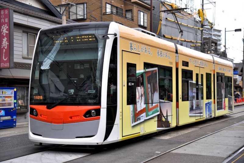 阪堺電車 トラム(超低床車)1001型3編成・1101型1編成の4編成で