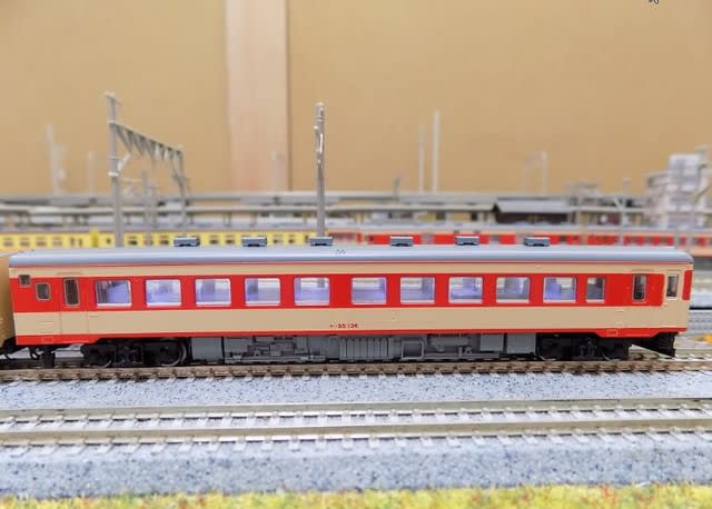 TOMIXの92155・98013・2466・2467のキハ55系 急行色で