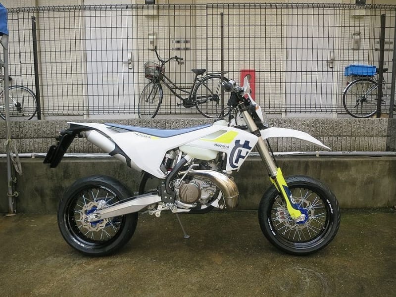 ホットセール 口コミ ポンとモタード。Husqvarna TE250i 2019 FUN RIDE！ - Husqvarna タイヤ・ホイール