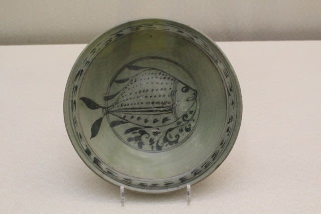 北タイ陶磁の魚文様(中編) - 世界の街角 北タイ陶磁の魚文様(中編) - 世界の街角