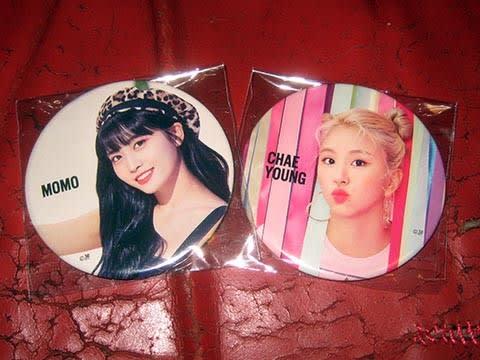 Twice ツウィ ファイル＆缶バッジ 禍々しい
