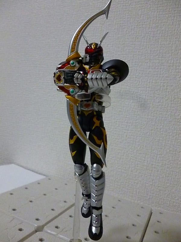 S.Hフィギュアーツ 仮面ライダーカリス - 気まぐれ玩具の日々