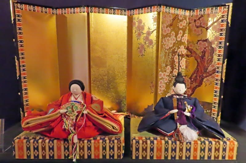 4753△古い 人形 享保雛 江戸時代 日本人形 雛人形 蔵出し 骨董 4753△古い 人形 享保雛 江戸時代 日本人形 雛人形 蔵出し 骨董