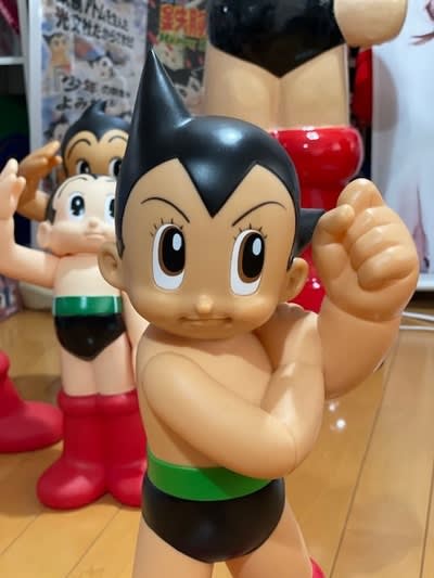 ビリケン商会の『鉄腕アトム』の巨大ソフビコレクション ビリケン商会の『鉄腕アトム』の巨大ソフビコレクション