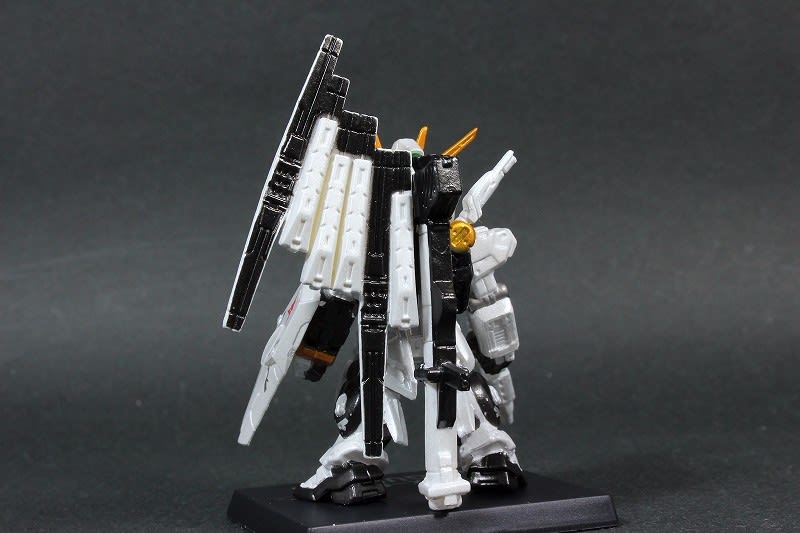 FW GUNDAM CONVERGE:CORE νガンダム&サザビー(メタリックver FW GUNDAM CONVERGE:CORE νガンダム&サザビー(メタリックver