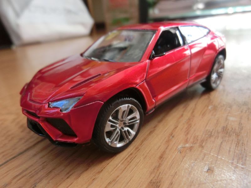 息子とクリスマスモデリング 1/43童友社ランボルギーニウルス