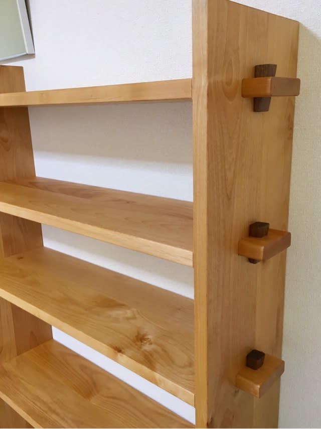くさびの木製本棚