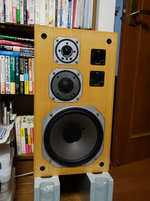 YAMAHA NS-670 - へんたいみやけさんの本と映画とCDとキャバクラ