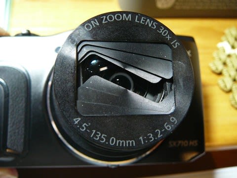 デジカメ レンズカバーが故障(半開き) - ニセコ移住を夢見て デジカメ レンズカバーが故障(半開き) - ニセコ移住を夢見て