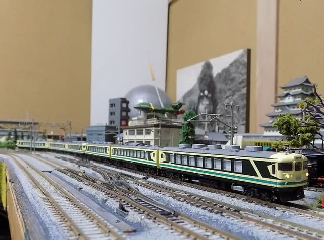 ＫＡＴＯの10-466 １６５系「なのはな」を見る - ＭＲＦＣ村井レールファンクラブ（1999~）の運転会記録と鉄道模型日記