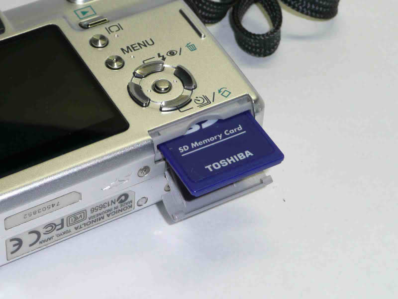 KONICA MINOLTA DiMAGE X50 フレッシュシルバー N13656 - 乾電池 KONICA MINOLTA DiMAGE X50 フレッシュシルバー N13656 - 乾電池