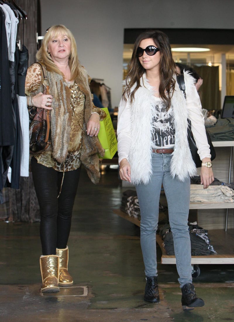 Ashley Tisdale Shopping with Her Mom at Bloomingdales December 28, 2007 –  Star Style