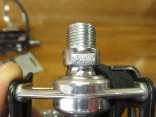 ロードレーサーに ペダルを取り付ける Campagnolo SUPER LEGGERI