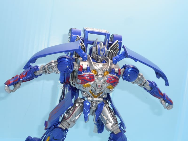 TFロストエイジ リーダークラス アーマーナイトオプティマス TFロストエイジ リーダークラス アーマーナイトオプティマス