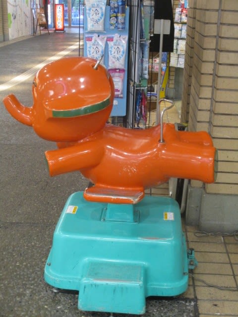 懐かしい昭和・・・サトウ製薬のサトちゃんのキャラクター乗り物