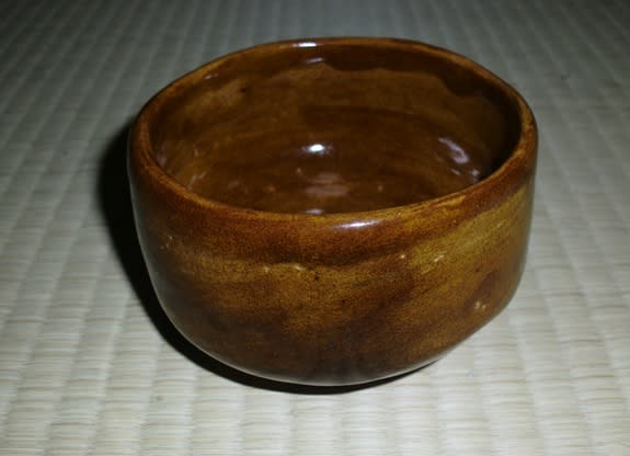 飴釉茶碗 大樋年朗(十代大樋長左衛門)作 - 夜噺骨董談義 飴釉茶碗 大樋年朗(十代大樋長左衛門)作 - 夜噺骨董談義