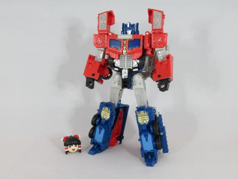 TFタイタンズリターン ボイジャークラス オプティマスプライムを