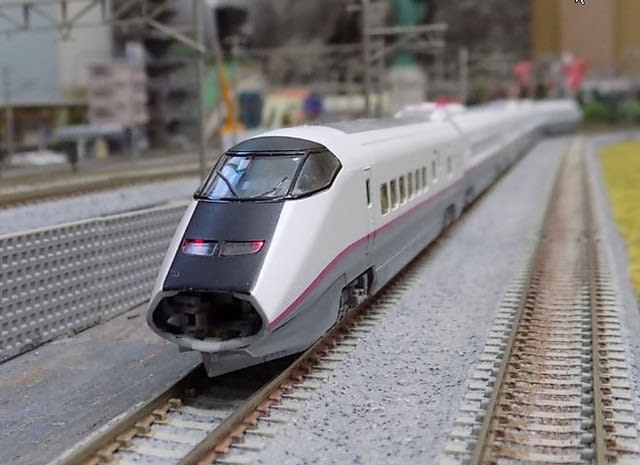 TOMIXの92725 JR E3系秋田新幹線「こまち」を見る TOMIXの92725 JR E3系秋田新幹線「こまち」を見る