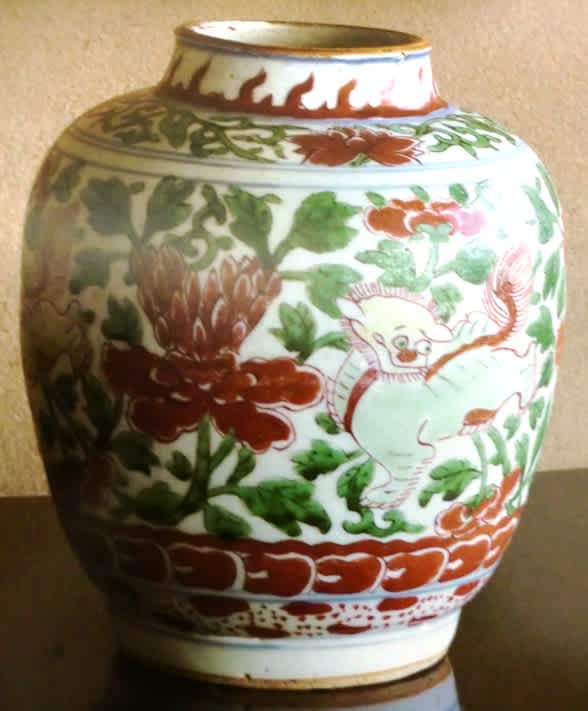 氏素性の解らぬ陶磁器 倣南京赤絵獅子牡丹文壷 - 夜噺骨董談義