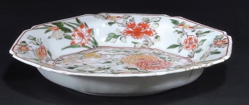 気になる作品 南京赤絵 花鳥文輪花八角皿 - 夜噺骨董談義 気になる作品 南京赤絵 花鳥文輪花八角皿 - 夜噺骨董談義