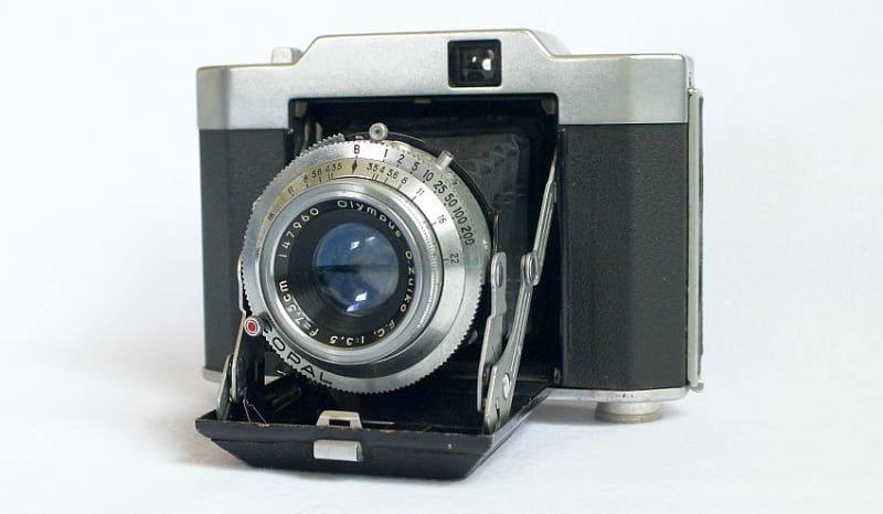洗練されたフォルムが光るスプリングカメラ オリンパスクローム 洗練されたフォルムが光るスプリングカメラ オリンパスクローム